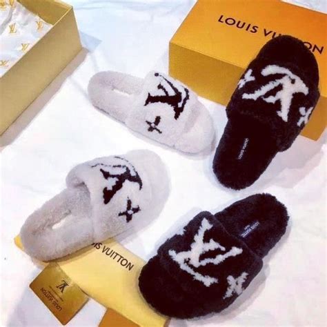 louis vuitton slippers fur.